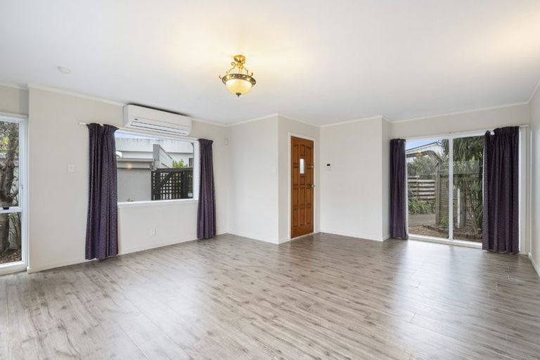 Photo of property in 2/5 Stanley Avenue, Milford, Auckland, 0620