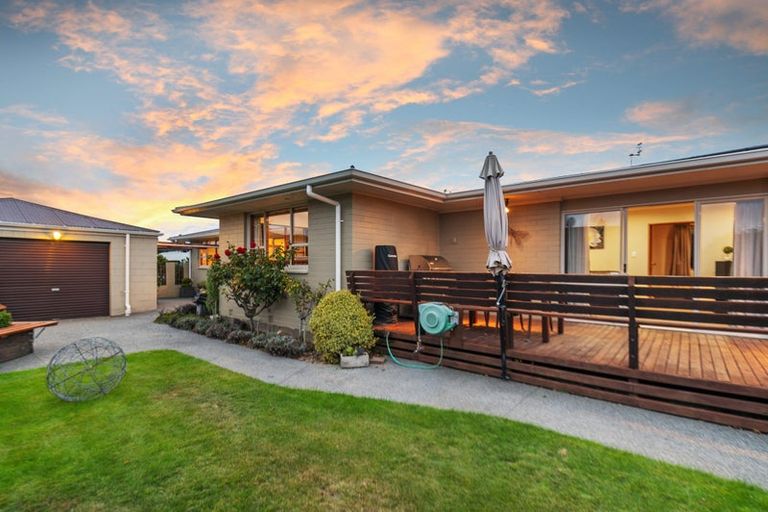 Photo of property in 123 Queenspark Drive, Parklands, Christchurch, 8083