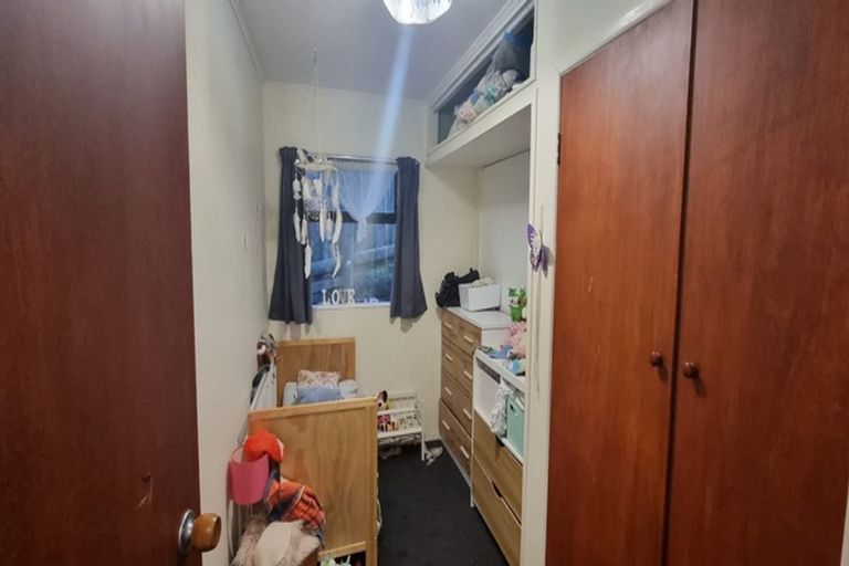 Photo of property in 142 Mark Avenue, Grenada Village, Wellington, 6037