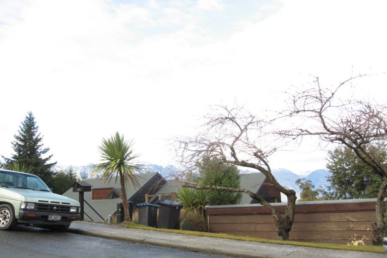 Photo of property in 79a Wynyard Crescent, Fernhill, Queenstown, 9300