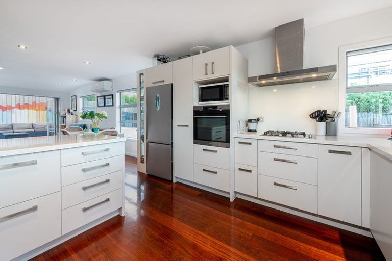 Photo of property in 18 Beulah Avenue, Rothesay Bay, Auckland, 0630