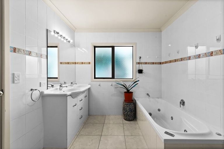 Photo of property in 28a Howard Road, Taradale, Napier, 4112