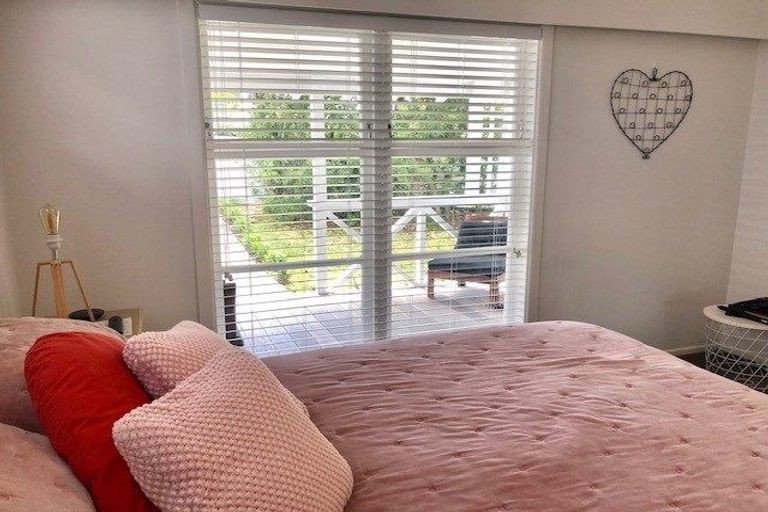 Photo of property in 1/2 East Coast Road, Milford, Auckland, 0620