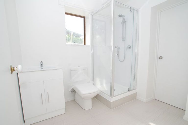 Photo of property in 21 Camrose Place, Glenfield, Auckland, 0629