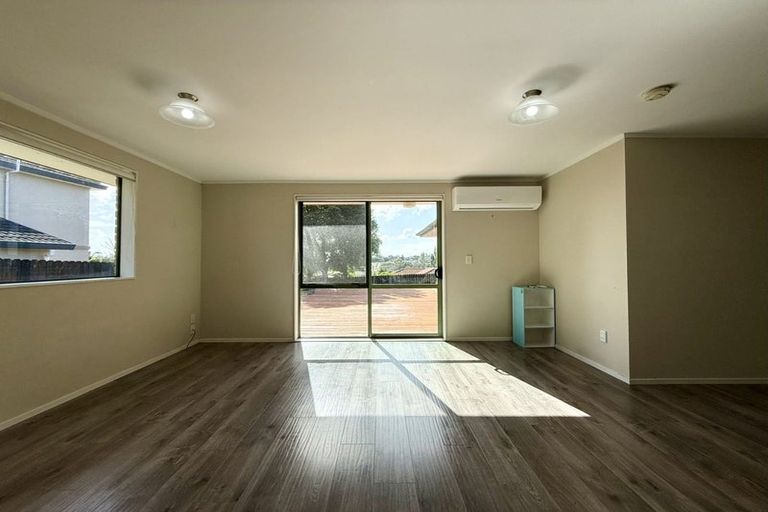 Photo of property in 48 Ruze Vida Drive, Massey, Auckland, 0614