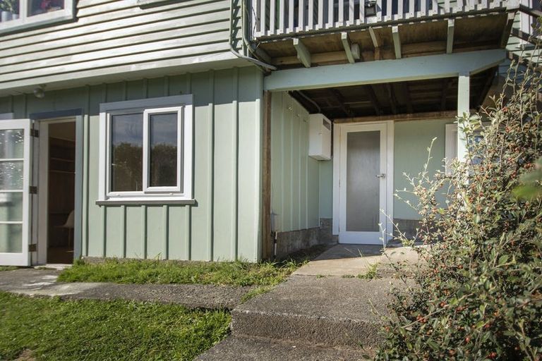 Photo of property in 17 Bedford Street, Northland, Wellington, 6012