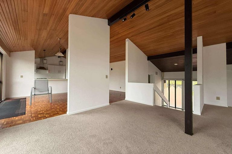 Photo of property in 27 Rembrandt Avenue, Tawa, Wellington, 5028