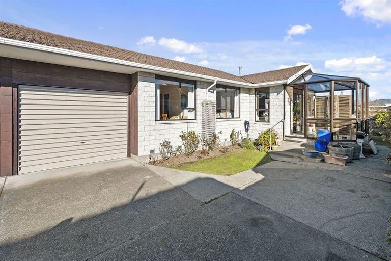 Photo of property in 2/135 Sawyers Arms Road, Northcote, Christchurch, 8052