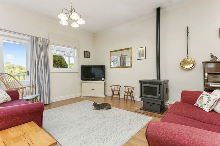 Photo of property in 54 Shaw Road, Oratia, Auckland, 0604