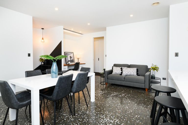 Photo of property in 2 Waimarama Court, Roslyn, Palmerston North, 4414