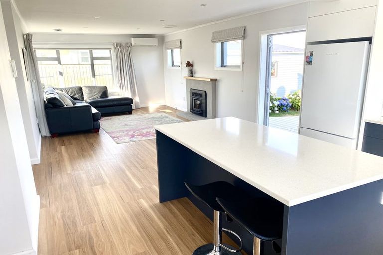 Photo of property in 86 Ruskin Road, Newlands, Wellington, 6037