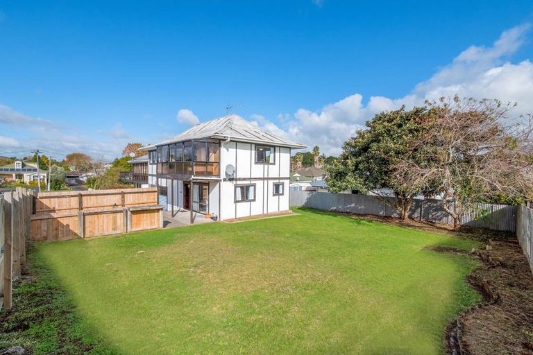 Photo of property in 2/4 Albert Street, Papakura, 2110