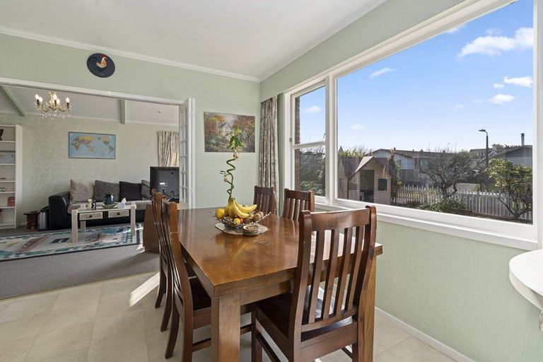 Photo of property in 4 Kimberley Grove, Westbrook, Palmerston North, 4412