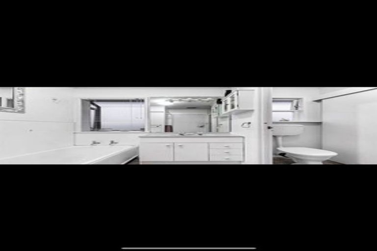 Photo of property in 102 Gills Road, Bucklands Beach, Auckland, 2014