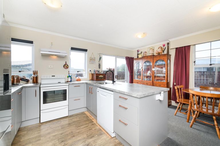 Photo of property in 6 Oban Place, Awapuni, Palmerston North, 4412