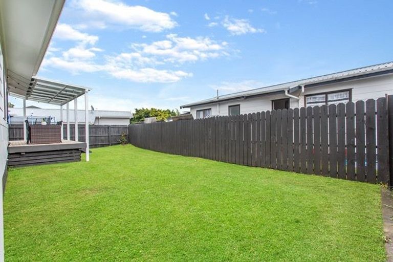 Photo of property in 1/13 Maplesden Drive, Clendon Park, Auckland, 2103