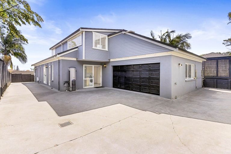 Photo of property in 17 Willowbank Close, East Tamaki Heights, Auckland, 2016