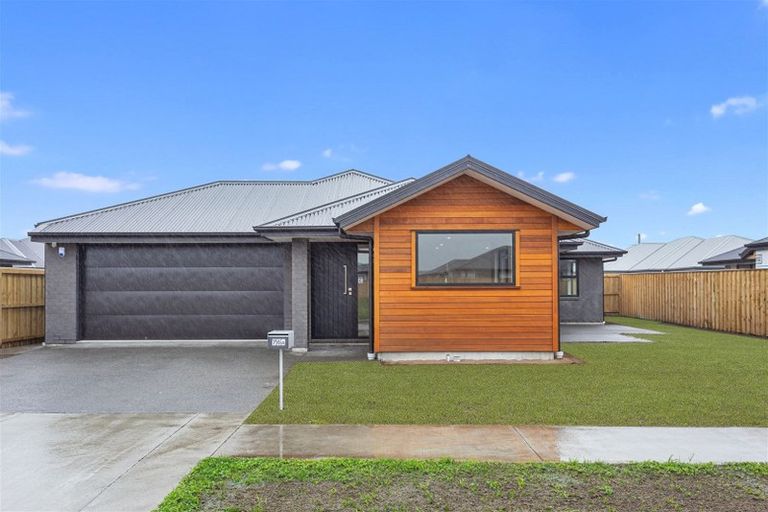 Photo of property in 76a Watkins Drive, Rangiora, 7400