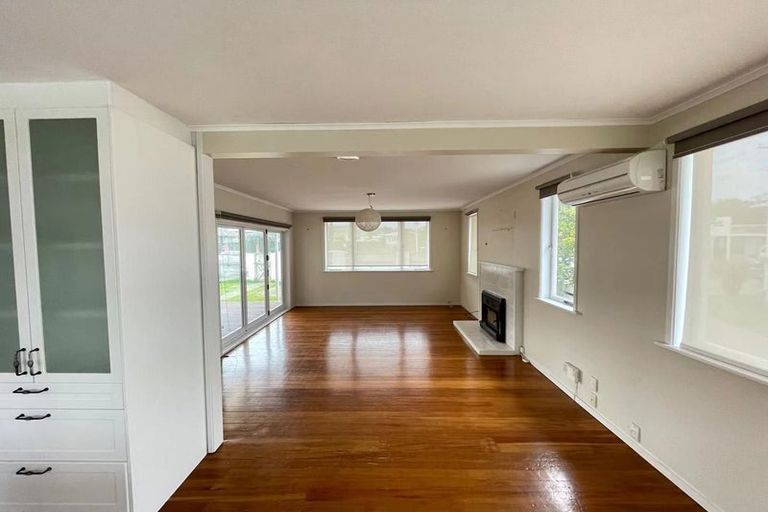 Photo of property in 21 Ribblesdale Road, Henderson, Auckland, 0612