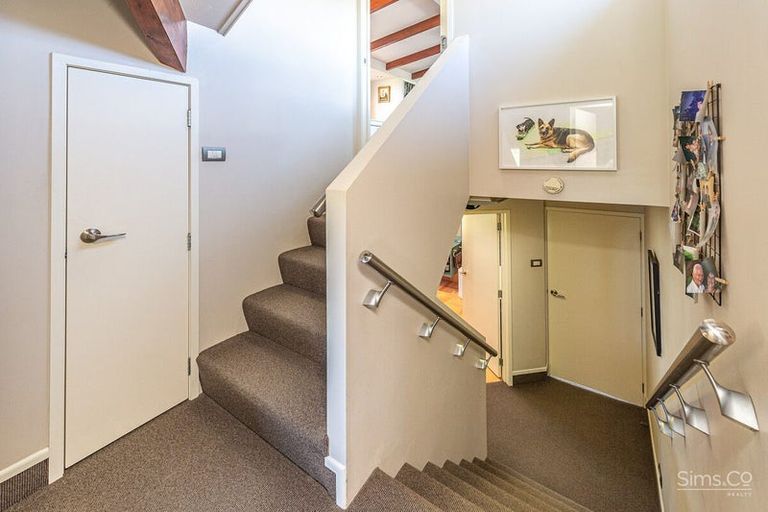 Photo of property in 2 Burtts Road, Durie Hill, Whanganui, 4500