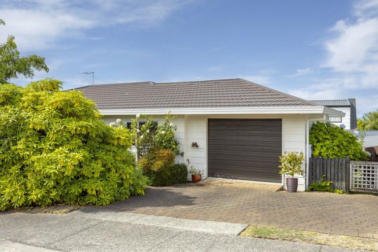 Photo of property in 2/8 Kinder Street, Acacia Bay, Taupo, 3330
