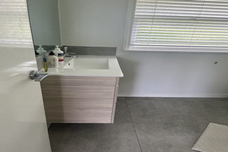 Photo of property in 98 Matipo Road, Mairangi Bay, Auckland, 0630