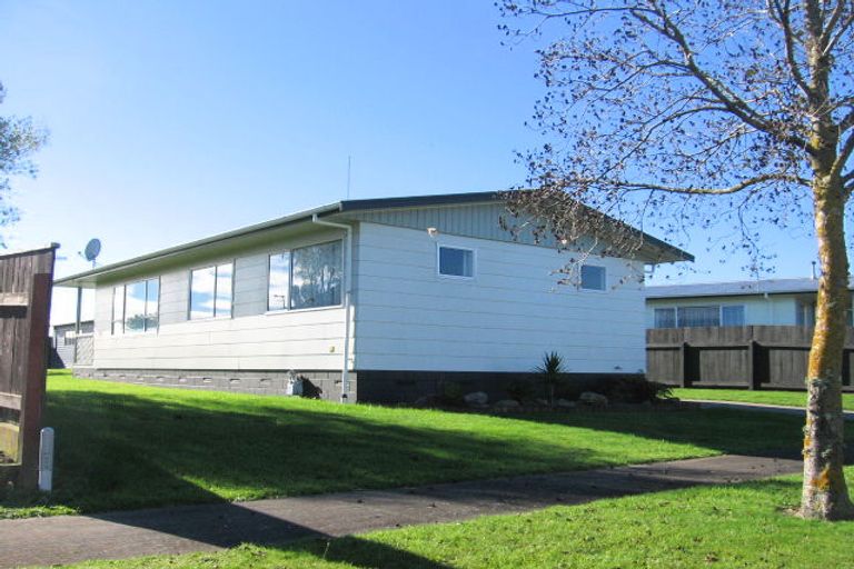 Photo of property in 24 Leander Place, Milson, Palmerston North, 4414