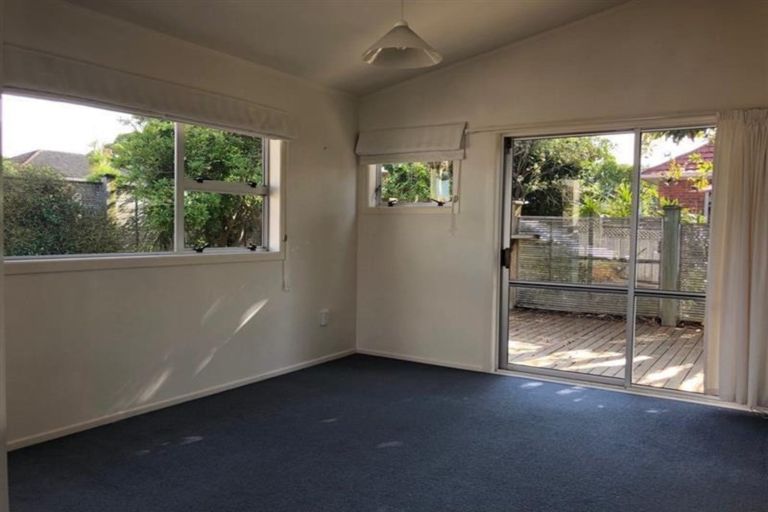 Photo of property in 25 Roberts Avenue, Bayswater, Auckland, 0622