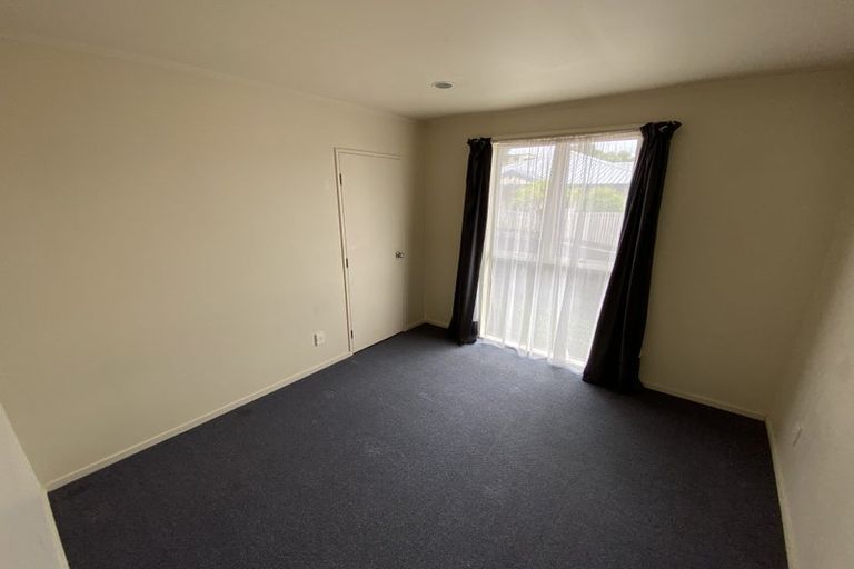 Photo of property in 324i West Coast Road, Glen Eden, Auckland, 0602