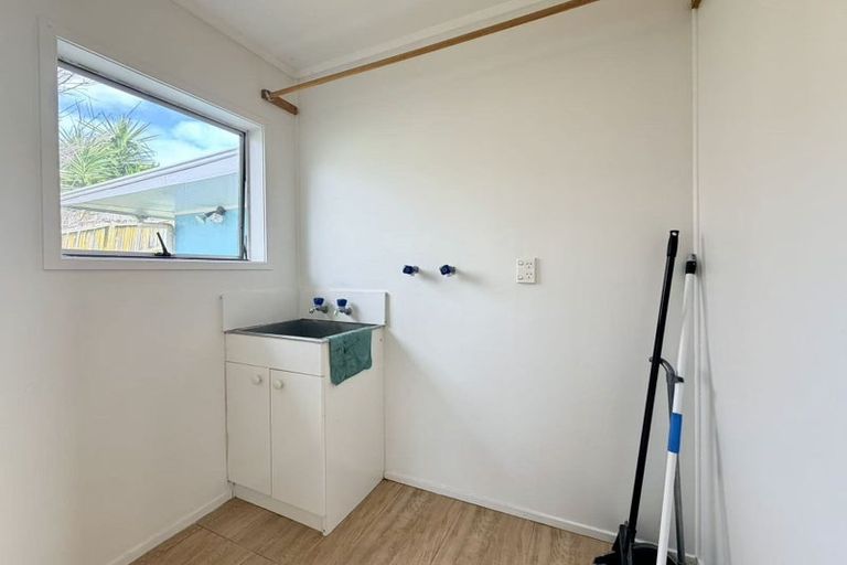 Photo of property in 10 Celeste Place, Totara Vale, Auckland, 0627
