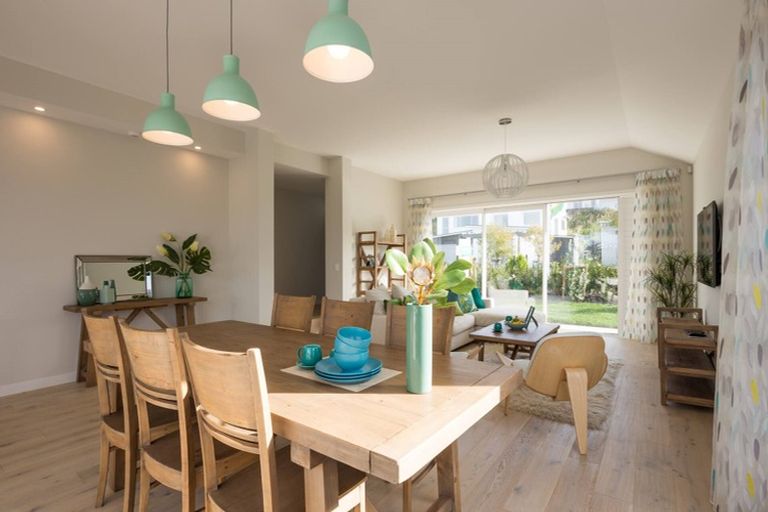 Photo of property in 16 Bridget Court, Red Beach, 0932