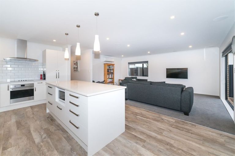 Photo of property in 16 Douglas Street, West End, Palmerston North, 4412