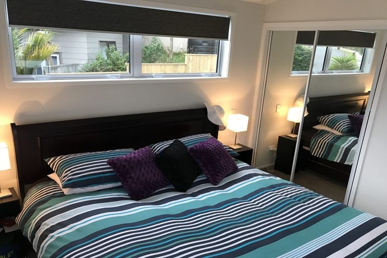 Photo of property in 39 Deverell Place, Northcross, Auckland, 0632