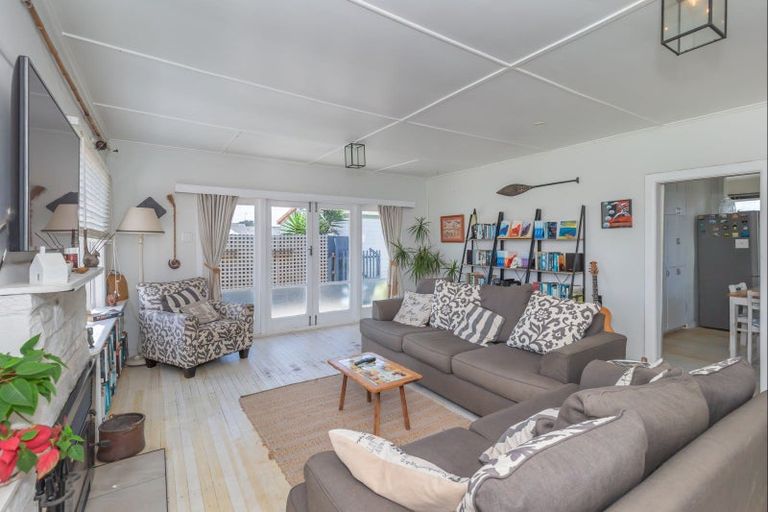 Photo of property in 15 Hunia Terrace, Himatangi Beach, Foxton, 4891