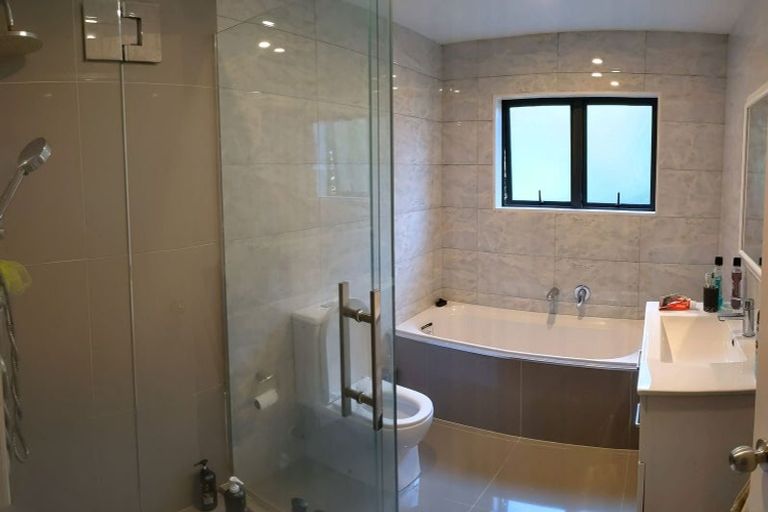 Photo of property in 20a Malmo Place, Massey, Auckland, 0614