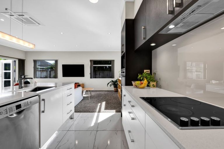 Photo of property in 2/297 Carrington Street, Vogeltown, New Plymouth, 4310