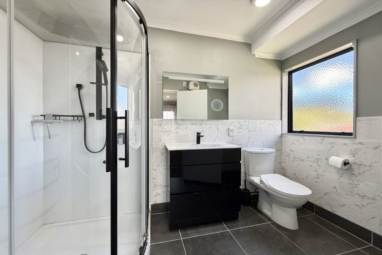 Photo of property in 2 Opurere Grove, Tirohanga, Lower Hutt, 5010