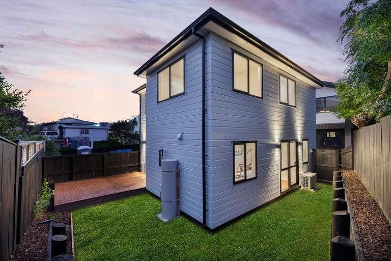 Photo of property in 43f Bodi Place, Te Atatu South, Auckland, 0610