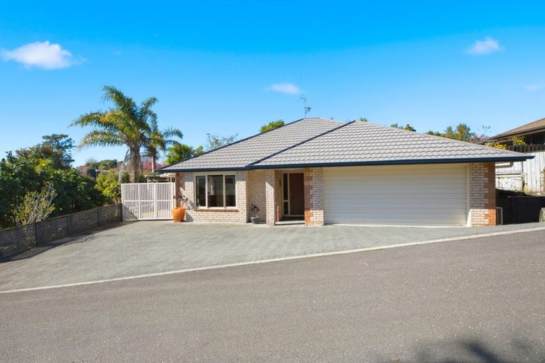 Photo of property in 18 Bateleur Close, Welcome Bay, Tauranga, 3112