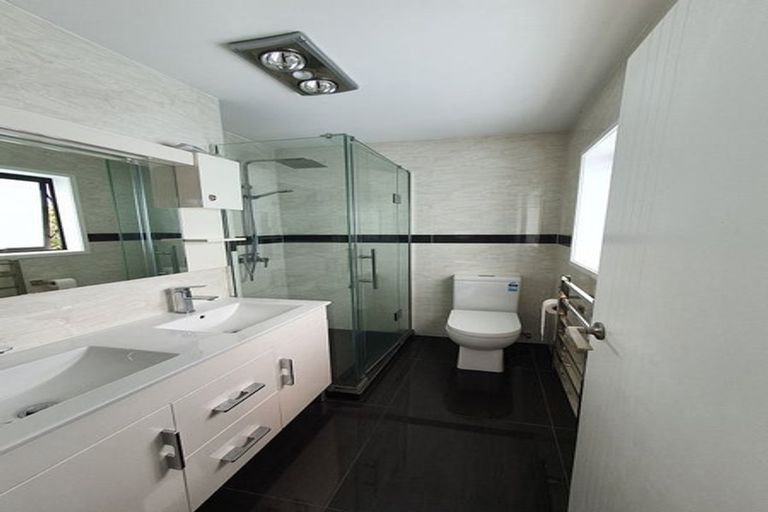 Photo of property in 813 Te Atatu Road, Te Atatu Peninsula, Auckland, 0610