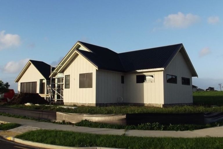 Photo of property in 13 Wheriko Avenue, Glenbrook, Waiuku, 2681