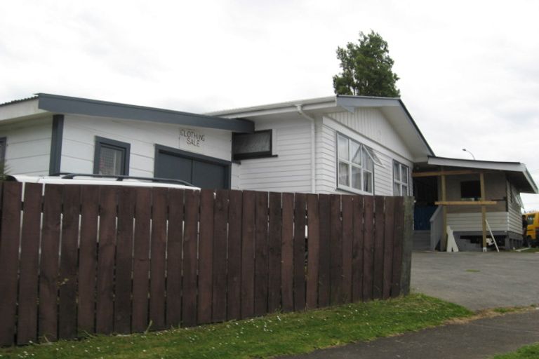 Photo of property in 60 Plumley Crescent, Mangere, Auckland, 2022