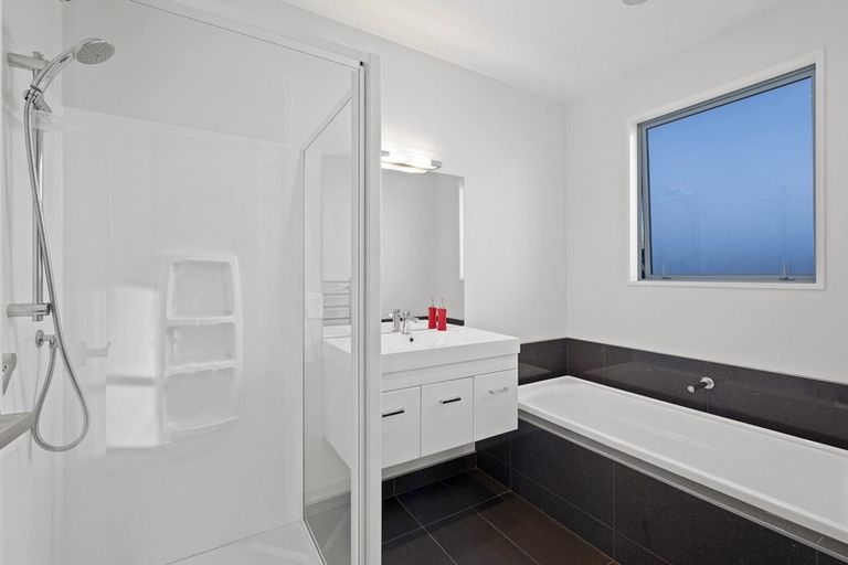 Photo of property in 12 Magnetic Place, Cromwell, 9310