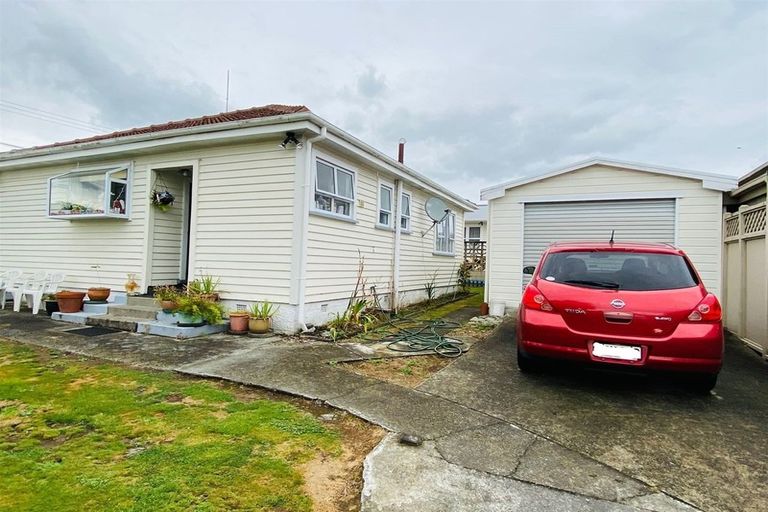 Photo of property in 85 Bartholomew Road, Levin, 5510