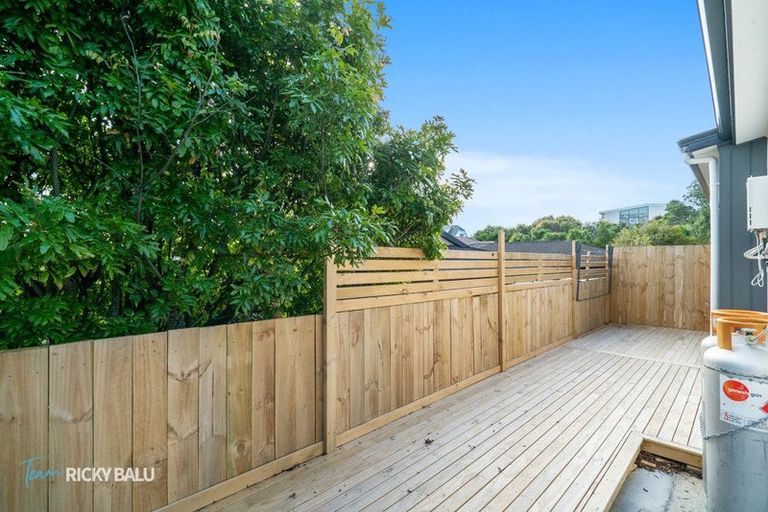 Photo of property in 43a Mirrabooka Avenue, Botany Downs, Auckland, 2010