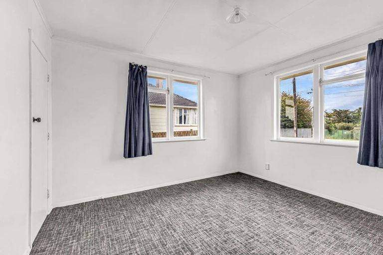 Photo of property in 12 Mcguire Street, Hawera, 4610