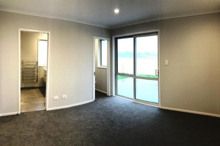 Photo of property in 24 Resolution Drive, Gulf Harbour, Whangaparaoa, 0930