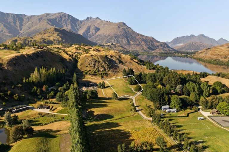 Photo of property in 28 Hogans Gully Road, Arrowtown, 9371
