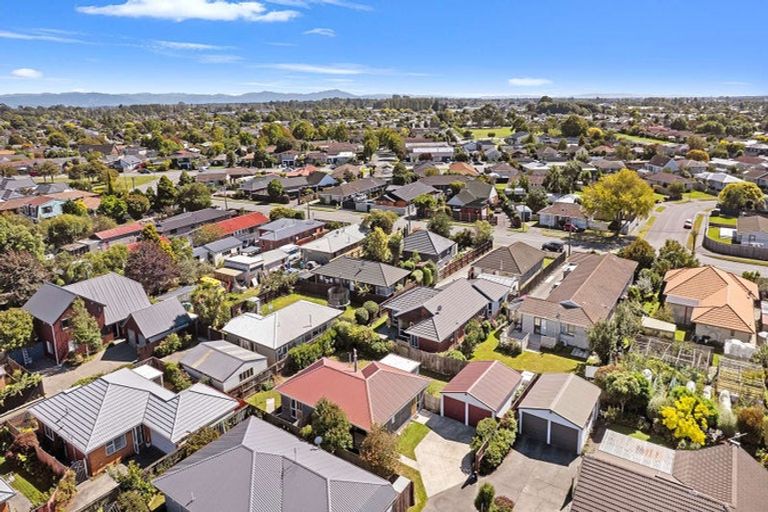 Photo of property in 9 Honeysuckle Place, Northcote, Christchurch, 8052