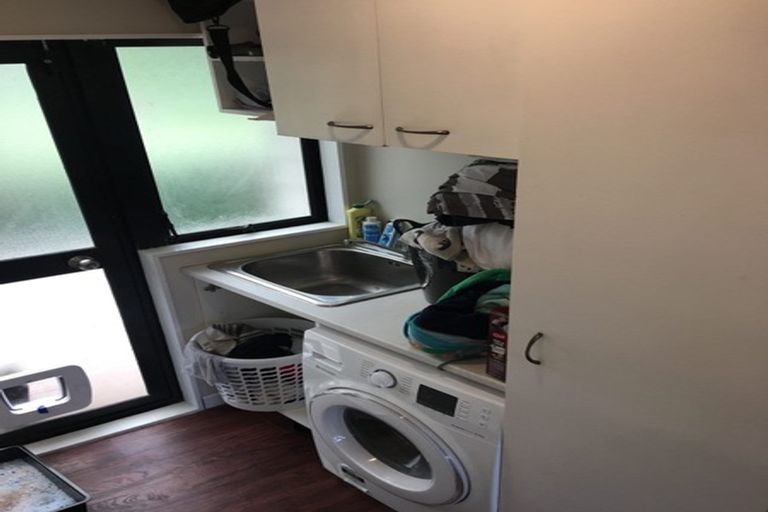 Photo of property in 15 Van Dyke Place, West Harbour, Auckland, 0618